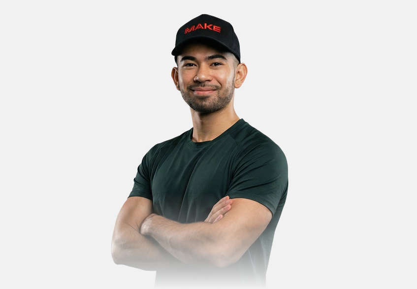 Dominic Klingelfuss von MAKE Marketing mit verschränkten Armen